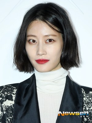 李賢怡 Hyun-yi Lee