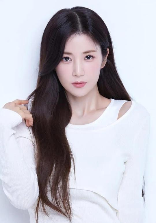 樸初瓏 Cho-rong Park