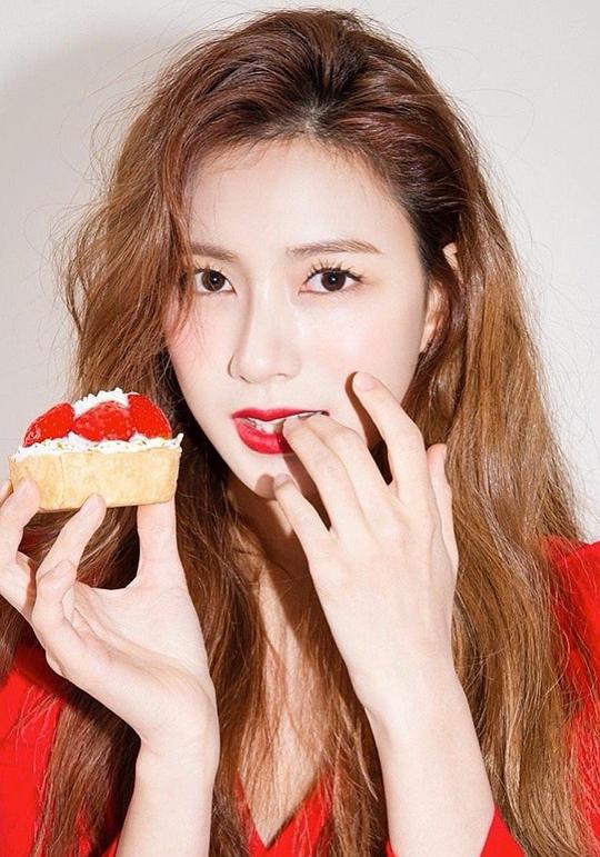 吳夏榮 Oh Ha Young