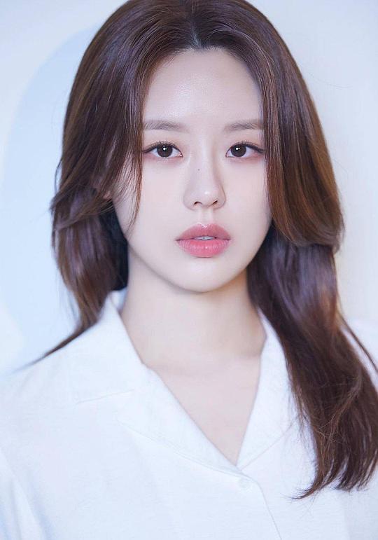 李瑜真 Lee Yoo Jin