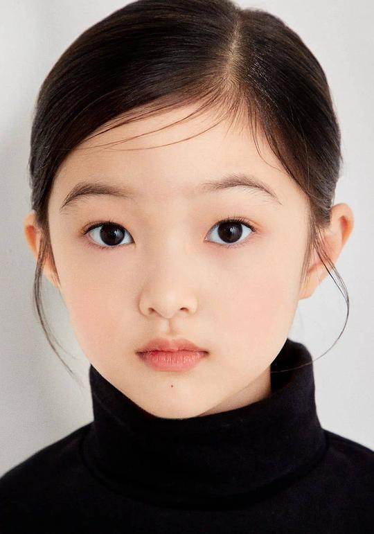 尹採䛔 Yoon Chae Na