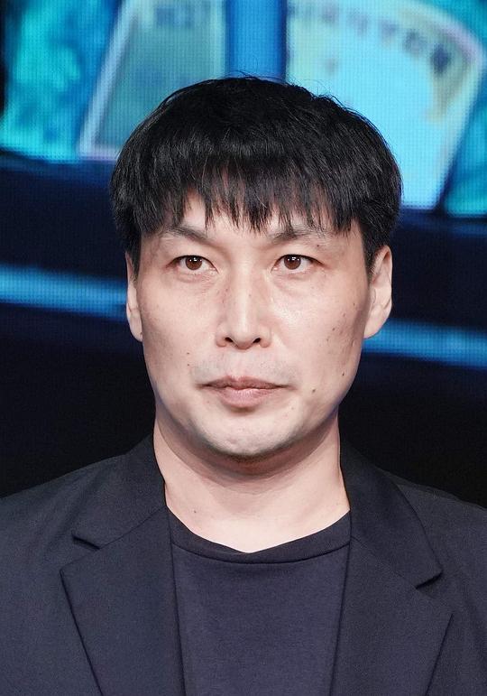 尹洪基 Hong-gi Yoon