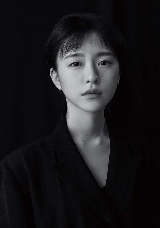 崔夏允 Choi Ha Yoon