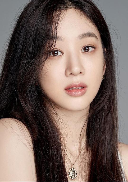 鄭麗媛 Ryeo-won Jeong