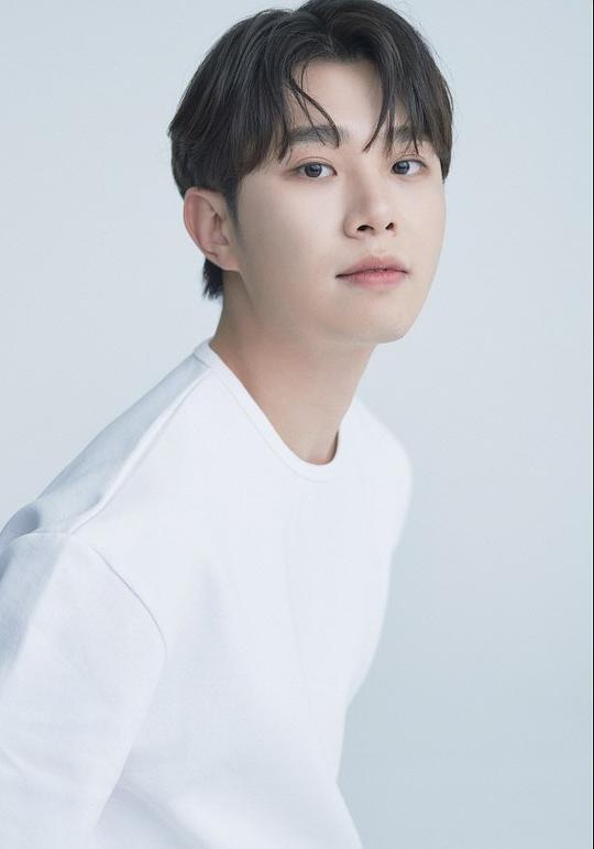 曹賢敏 Cho Hyun Min