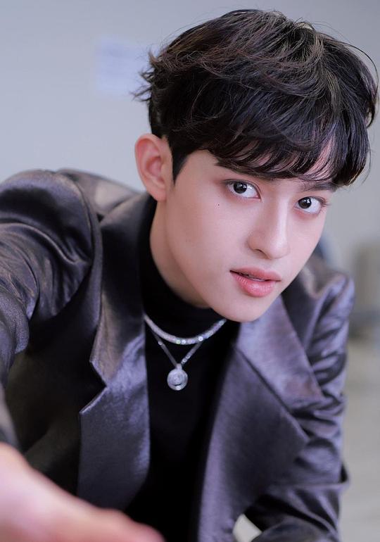 廷納西特·伊薩拉蓬彭 Tinnasit Isarapongporn