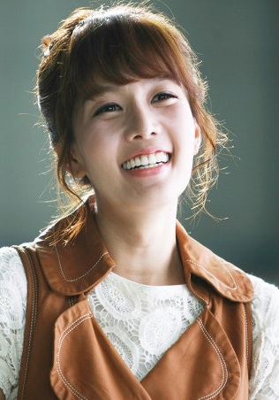 尹彩伊 Chae-Yi Yoon