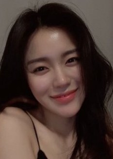 李真裡 Lee Jin Ri