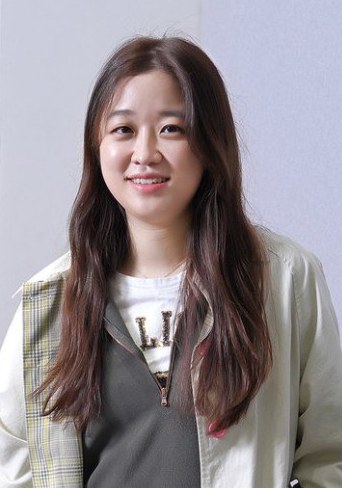 申娜妍 Nayeon Sim