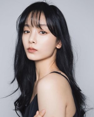 崔里拉 Ri-ra Choi