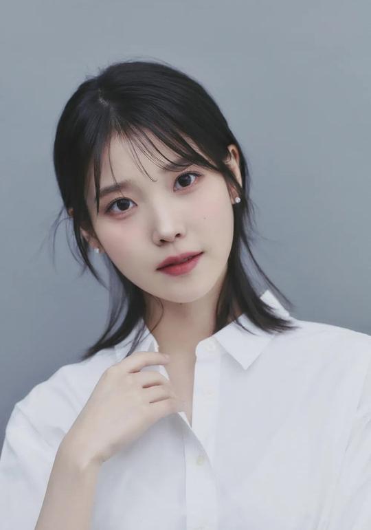 李知恩 IU