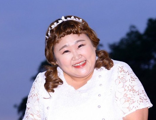 洪允華 Yoon-hwa Hong