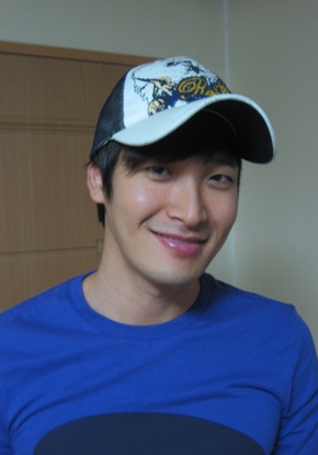 鄭糠雲 Kyeo-woon Jeong