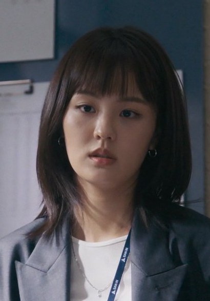 李韓睿意 Nu-ri Lee Han