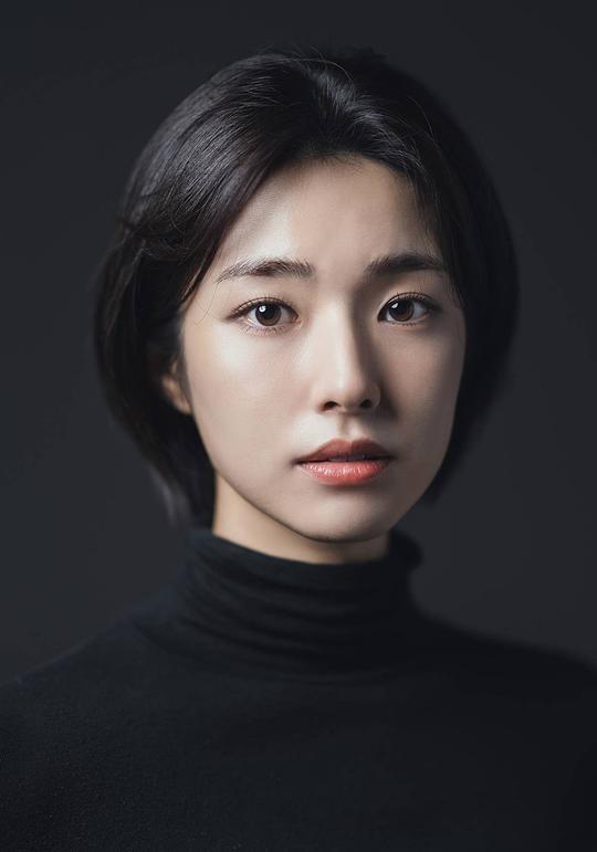賀營 Ha-young Ahn