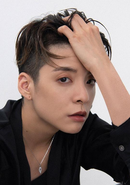 劉逸雲 Amber Josephine Liu