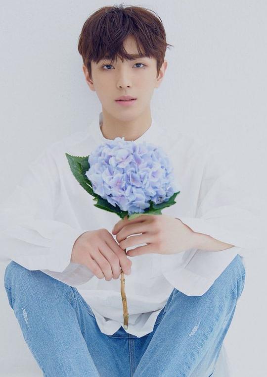 金龍熙 Kim Yong Hee