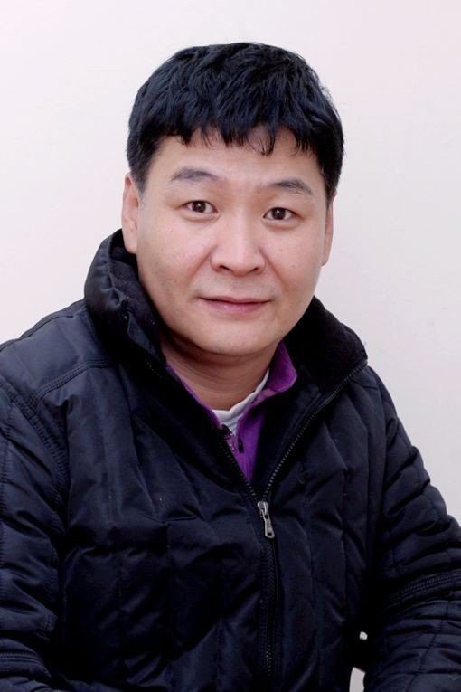 尹學律 Hak-ryul Yoon
