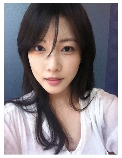 尹伊娜 Yi-na Yoon