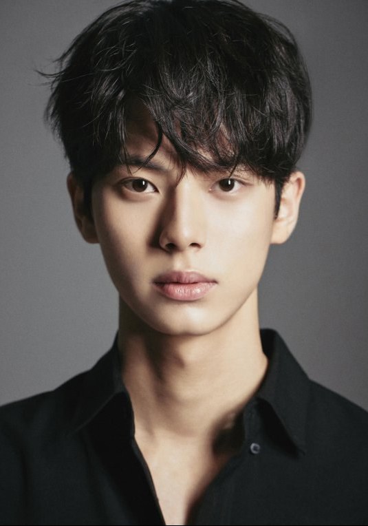 李彩玟 Lee Chae Min