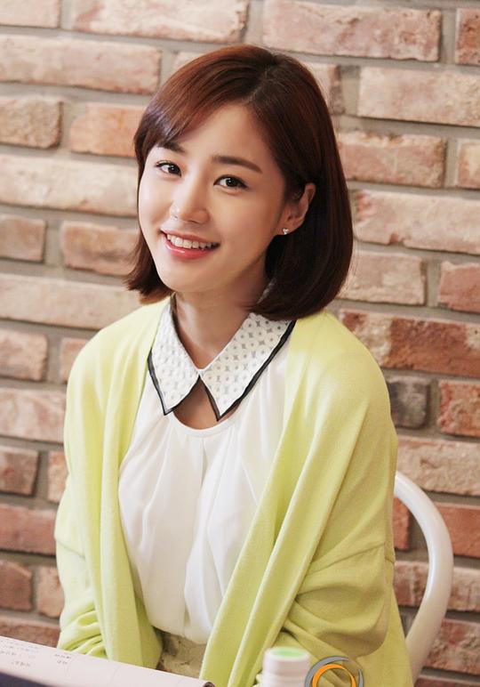 尹真伊 Jin-Yi Yoon