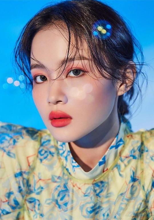 李遐怡 LEE HI